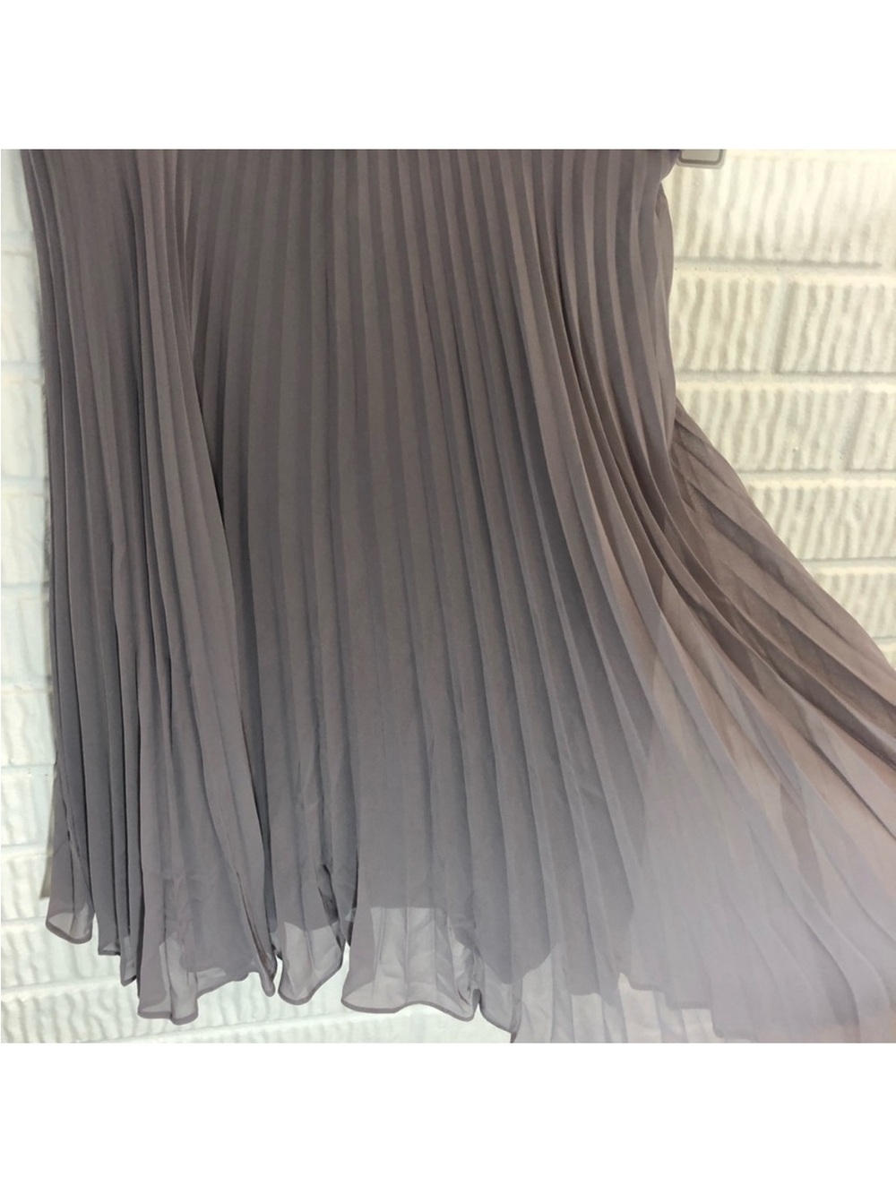 Donna Morgan Collection 10 Pleated V-Neck Sleeveless Dress in dusty plum - Picture 4 of 15